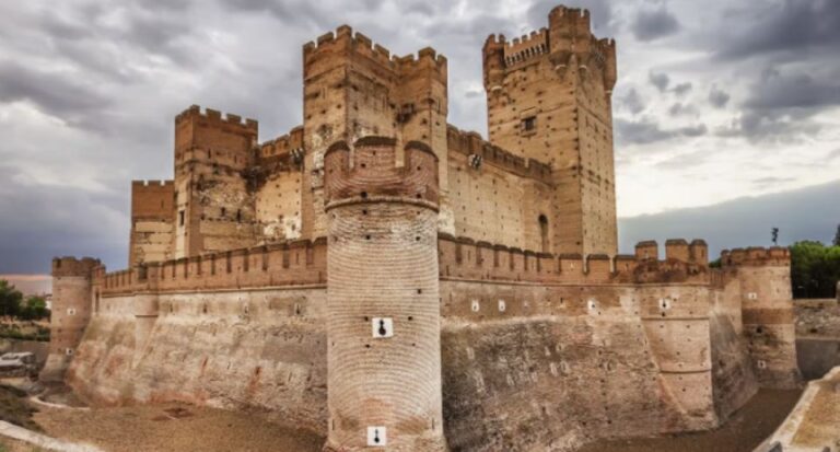 Madrigal De Las Altas Torres: Isabel La Catolica Private Tour