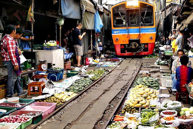 Maeklong Railway Market, Floating Market & Nakhon Pathom City Tour From Bangkok
