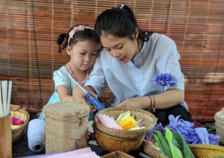 Making the Paper Flower’s Experience in Hue