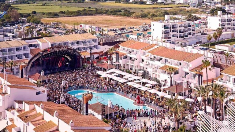 Mallorca & Ibiza Tour (Ink. Ferry, City, Beach, Club, Tapas)