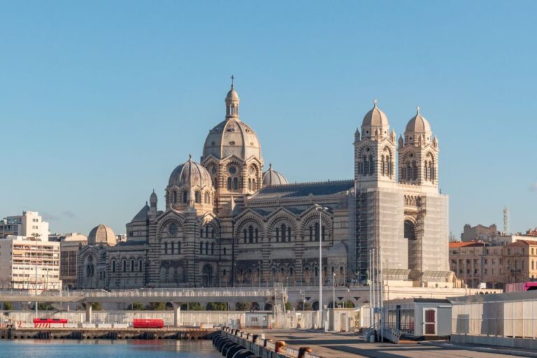 Marseille: First Discovery Walk and Reading Walking Tour