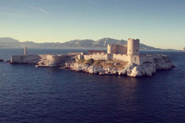 Marseille: Private Excursion to Frioul Island and Côte-Bleue