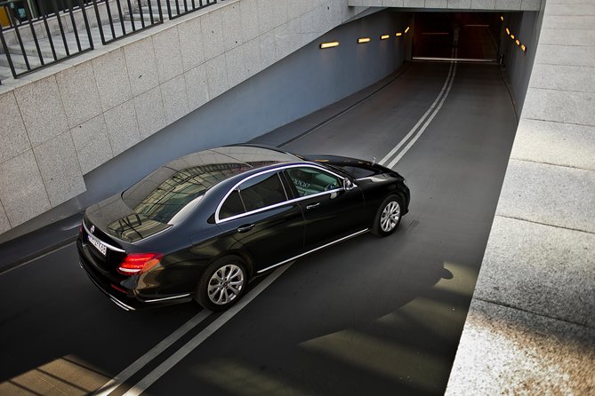 Mercedes E Class Black Cab Kraków - Tailored Door-2-Door Service