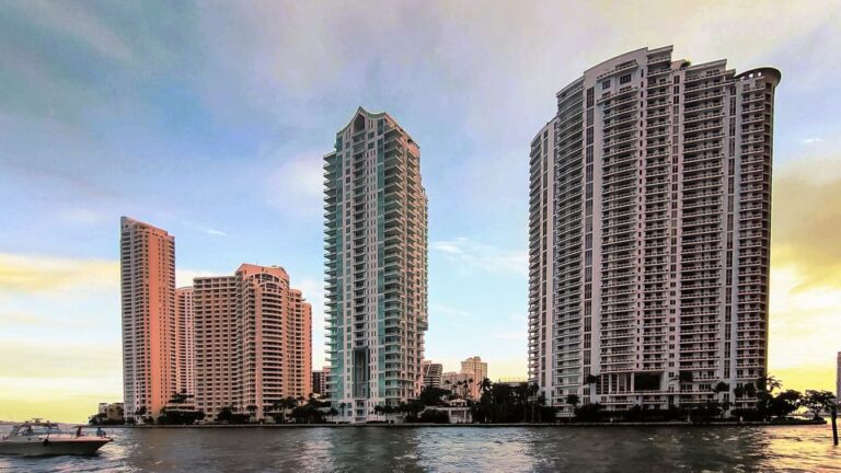 Miami: Sunset Cruise Through Biscayne Bay and South Beach