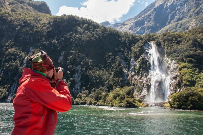 Milford Track: Full Day Guided Hike and Nature Cruise