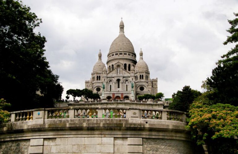 Montmartre Self-Guided Walking Tour and Scavenger Hunt