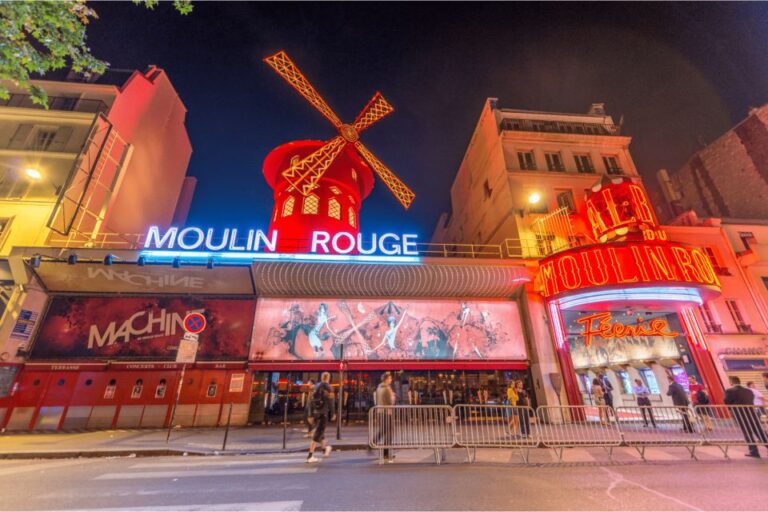 MONTMARTRE WALKING TOUR: FROM MOULIN ROUGE TO SACRÉ COEUR