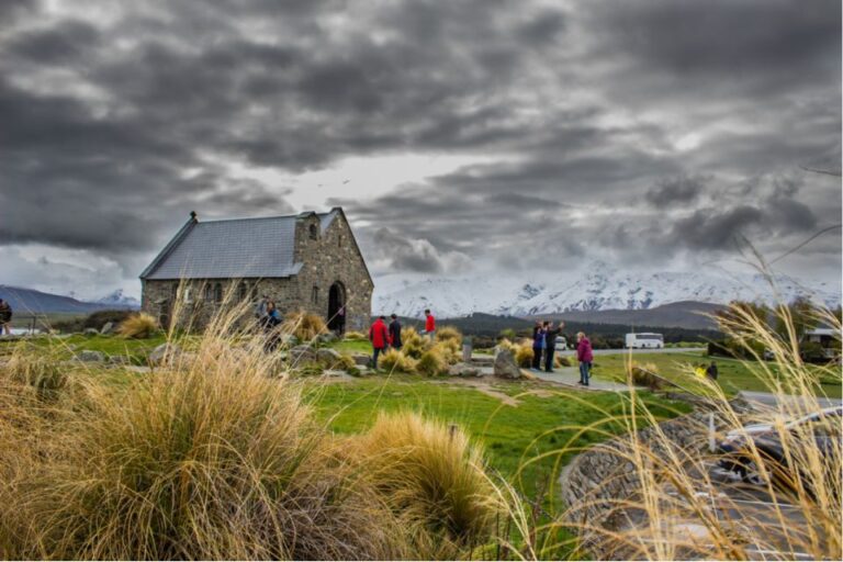 Mt. Cook Day-Tour: Christchurch to Queenstown