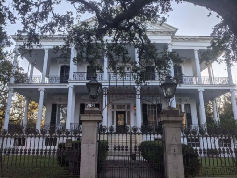 New Orleans: Secret Historical Garden District Audio Tour