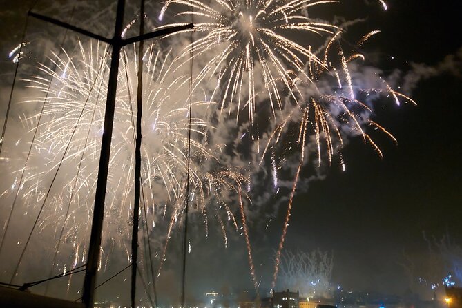 1 new years eve on a boat with champagne and fireworks New Years Eve on a Boat With Champagne and Fireworks!