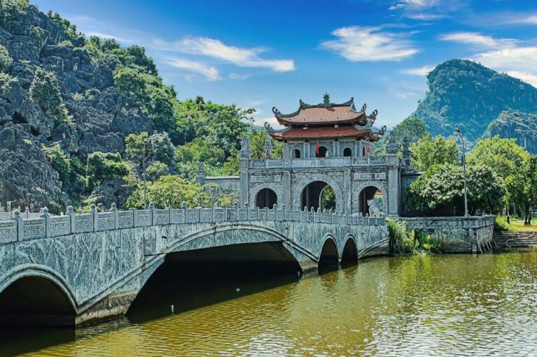 Ninh Binh : Hoa Lu, Trang An, and Mua Cave Full-Day Trip