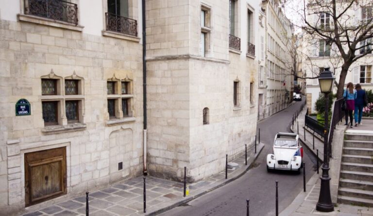 Off-the-Beaten Track in Paris: 2-Hour Vintage 2CV Tour