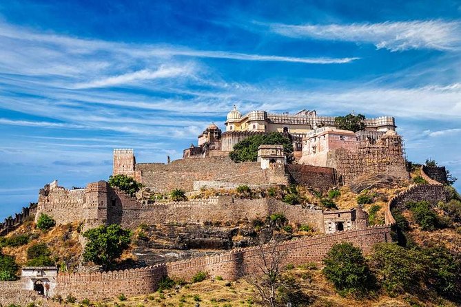 One Day Guided Kumbhalgarh and Ranakpur Sightseeing Trip by Cab