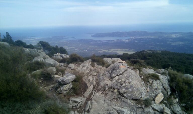 OSPEDALE FOREST:Panoramic Summit With Sea and Lakes View