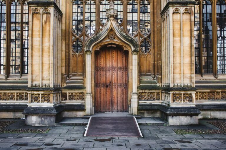 Oxford: Walking & Punting Tour W/Opt Christ Church Entry