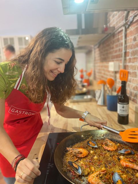 Paella Cooking Class With Sangria in Bilbao