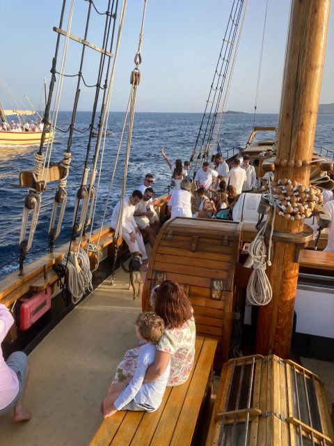 Palamós: Sunset Boat Tour With Glass of Cava