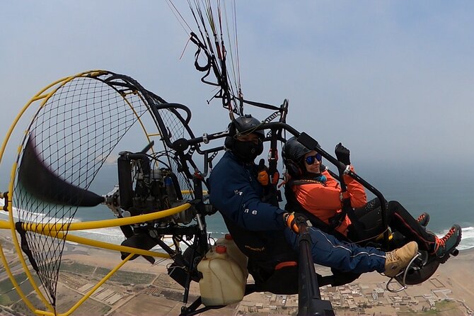 Paragliding Flights Over the Costa Verde in Lima