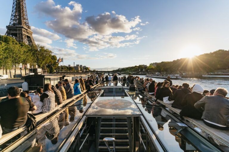 Paris: 1-Hour Sightseeing Cruise With Bistro Dinner