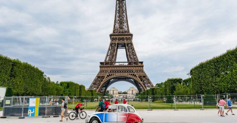 Paris: 1-Hour Vintage Citroen 2CV Tour