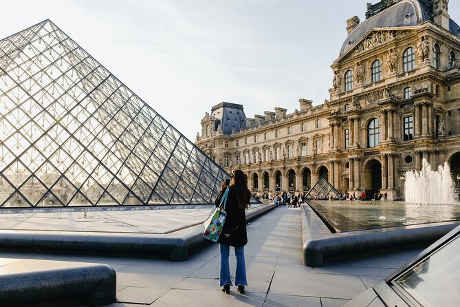 Paris: 2-HOUR LOUVRE MUSEUM GUIDED TOUR