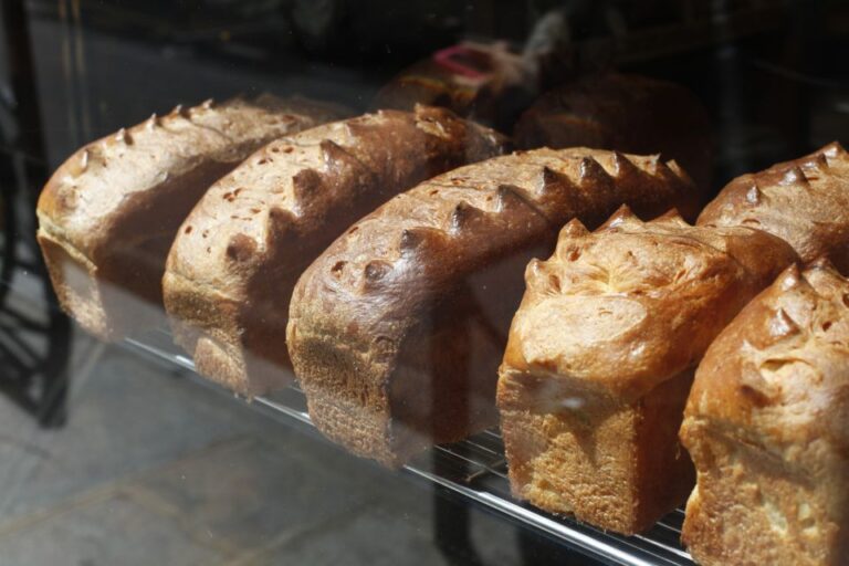 Paris: Behind the Scenes Bakery Tour With Breakfast