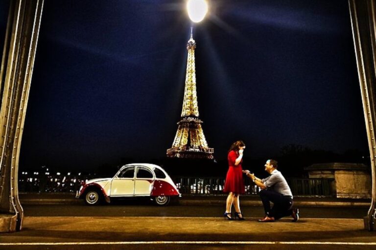 Paris: City Sightseeing Tour at Night in Vintage Car
