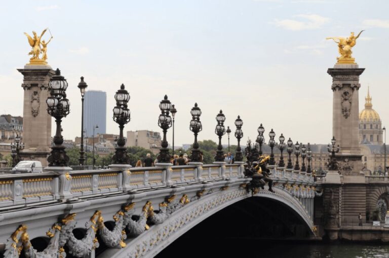 Paris: Eiffel Tower, Gardens and Palaces Self Guided Tour