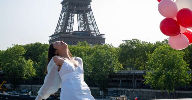 Paris: Eiffel Tower Private Photoshoot Experience