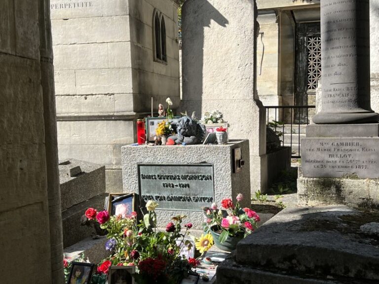 Paris: Haunted Père Lachaise Cemetery Guided Tour