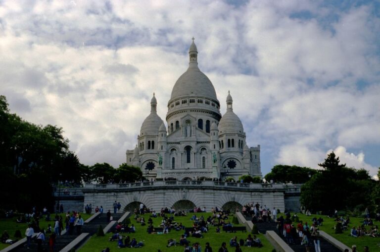 Paris: Montmartre Private Guided Walking Tour