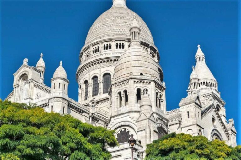 Paris: Outdoor Investigation Game in Montmartre