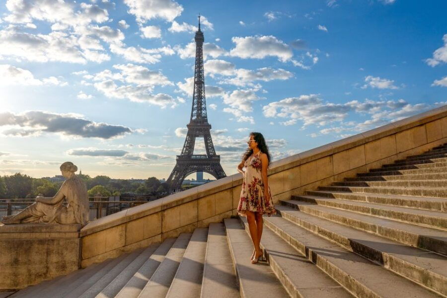 Paris: Private Eiffel Tower Express Photoshoot