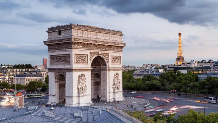 Paris: Private Guided Tour of the Must-See Places.