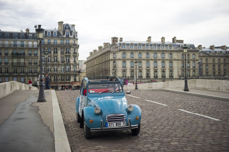 Paris: Private Little-Known Places Tour in Citroën 2CV 2h