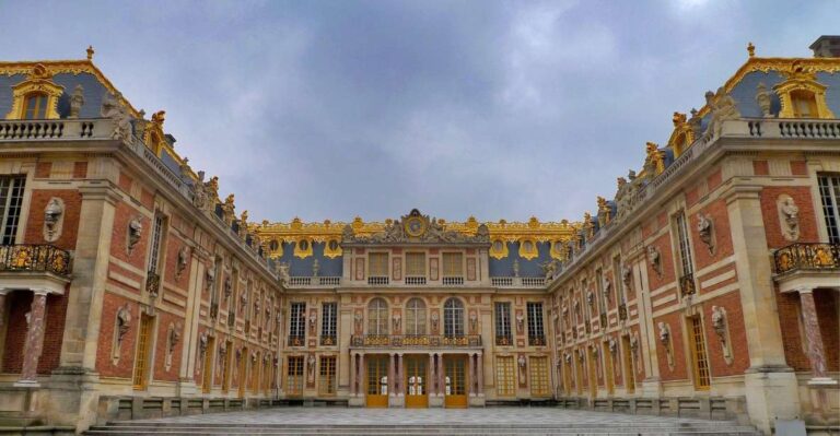 Paris: Private Van Transfer to Versailles
