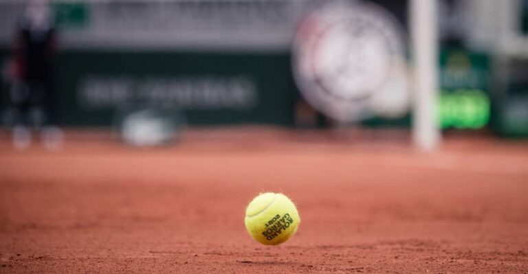 Paris: Roland-Garros Stadium Guided Backstage Tour