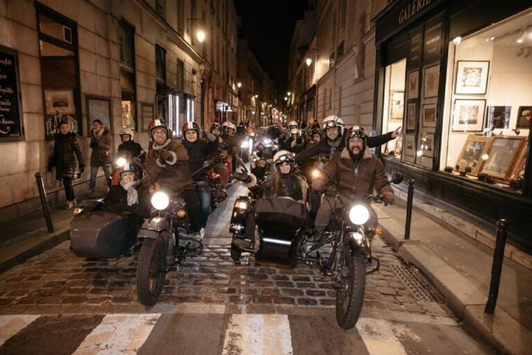 Paris: Romantic Sidecar Tour by Night With Champagne