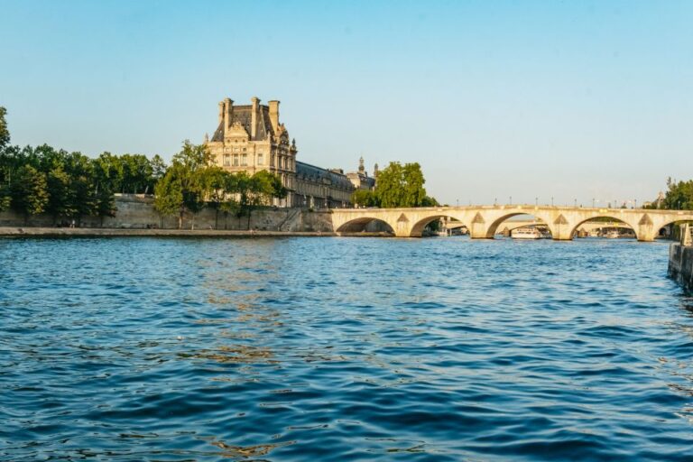 Paris: Seine River Sightseeing Cruise With 3-Course Dinner