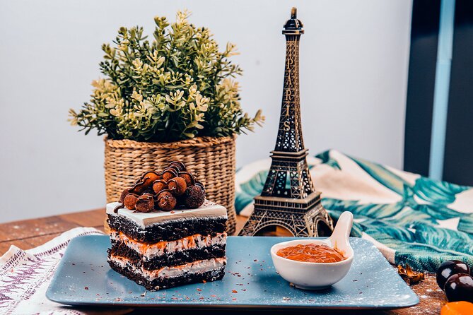 Paris: Street Food & Drinks Crawl With a Local