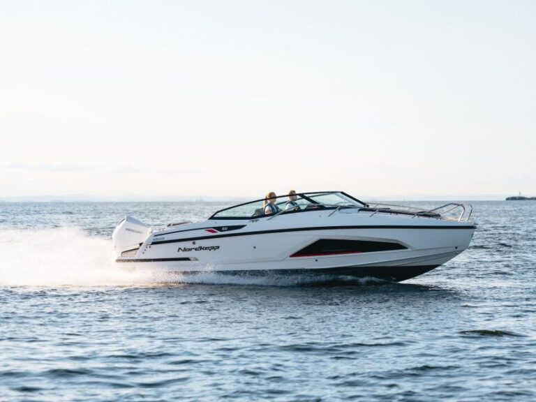 Paros: Antiparos Luxury Private Boat Tour