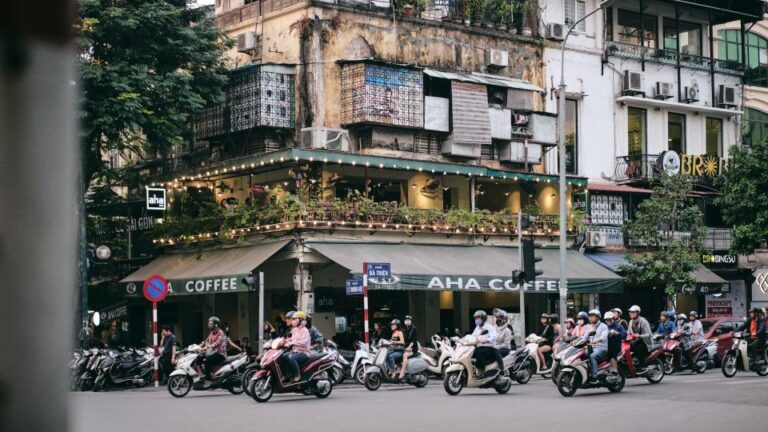 Photo Tour: Bustling Hanoi