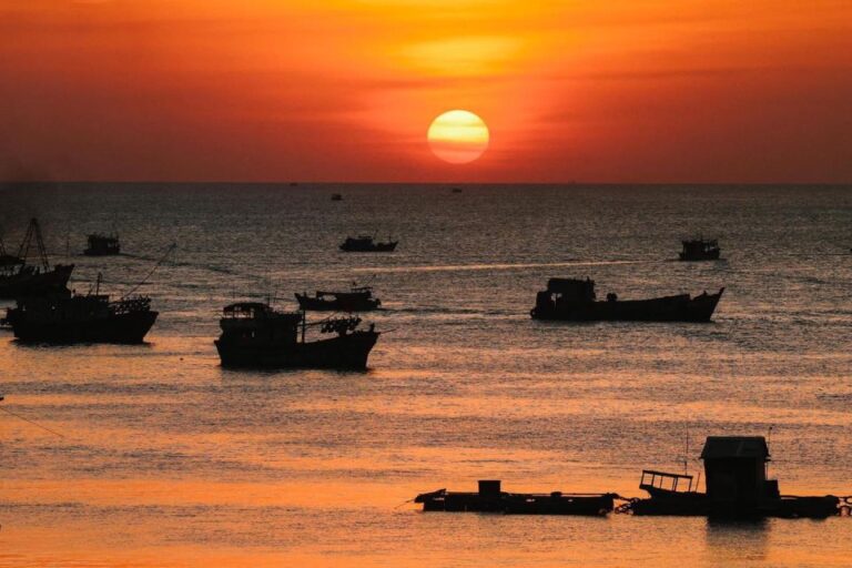 Phu Quoc: Squid Fishing Tour With Sunset Views & Dinner