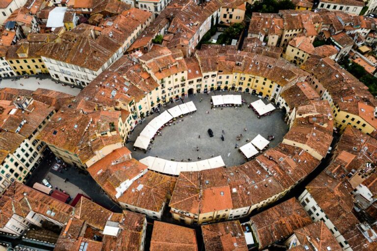 Pisa and Lucca: Private Full-Day Tour by Deluxe Van