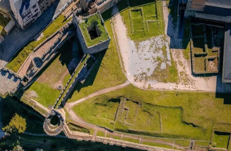 Ponferrada: Castle of the Templars Entry and Guided Tour