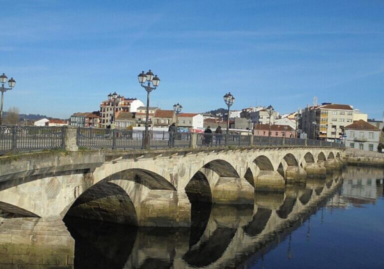 Pontevedra Scavenger Hunt and Sights Self-Guided Tour