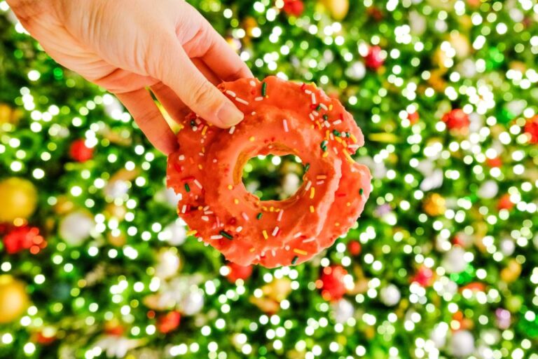 Portland: Guided Holiday Delicious Donut Tour With Tastings