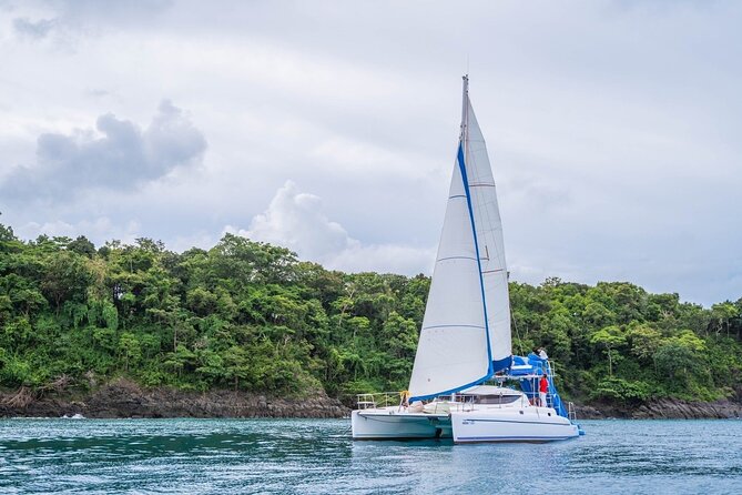 Private Catamaran Yacht Charter Maiton and Raya Islands