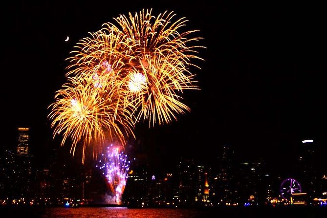 Private Evening Sail in Chicago Ending With Navy Pier Fireworks