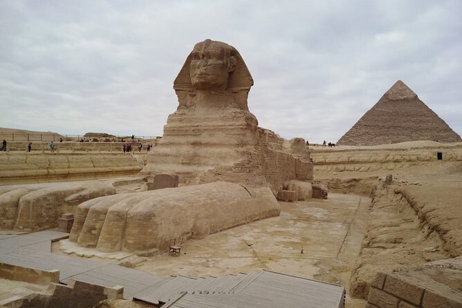 Private Full Day Tour Giza Pyramids Sphinx Saqqara and Memphis Including Lunch